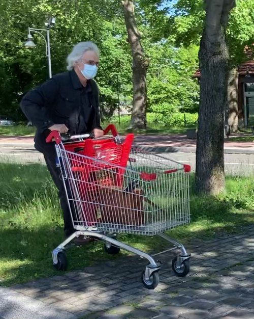 Moi sur le caddie